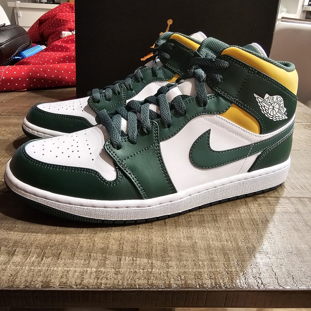 NWT Jordan 1 MID " SONICS " Men's Size 11